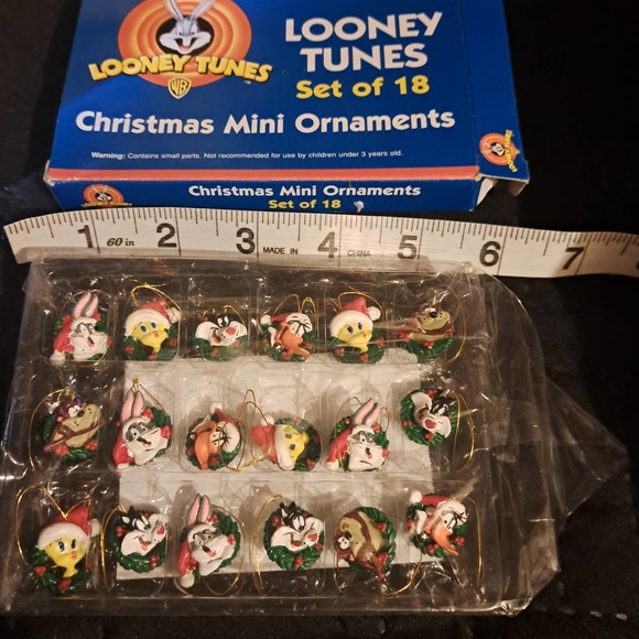 Holiday Snoopy & Tweety Fun Plus 20 inch Snoopy Plus Looney Tunes Ornaments - Picture 4 of 7